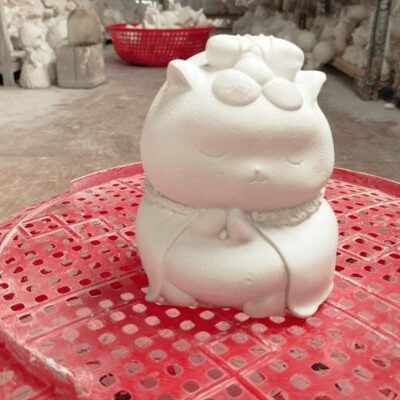 tô tượng thạch cao hình mèo thần tài mang áo khoác