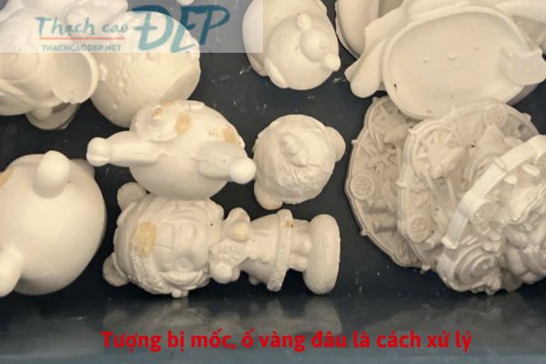 vệ sinh tượng tô màu bị mốc ố bàng bằng Baking soda